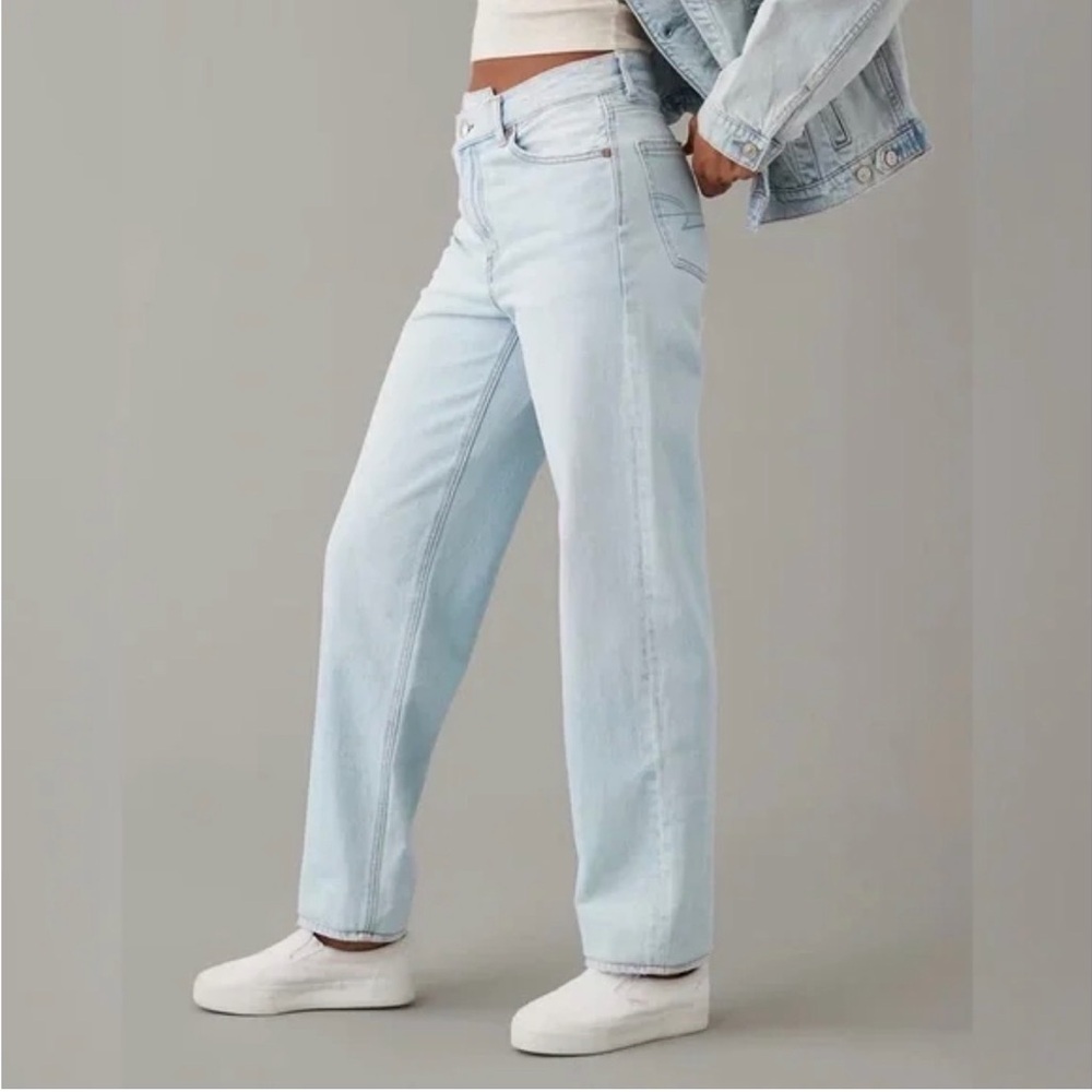 American Eagle Outfitters Light Wash Straight Leg Jeans